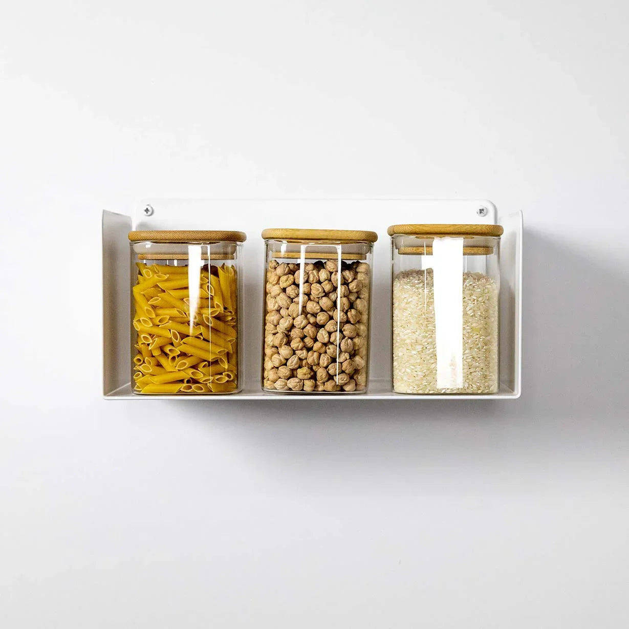 estante de pared blanco para cocina con tarros de alimentos, balda flotante para almacenaje y organización