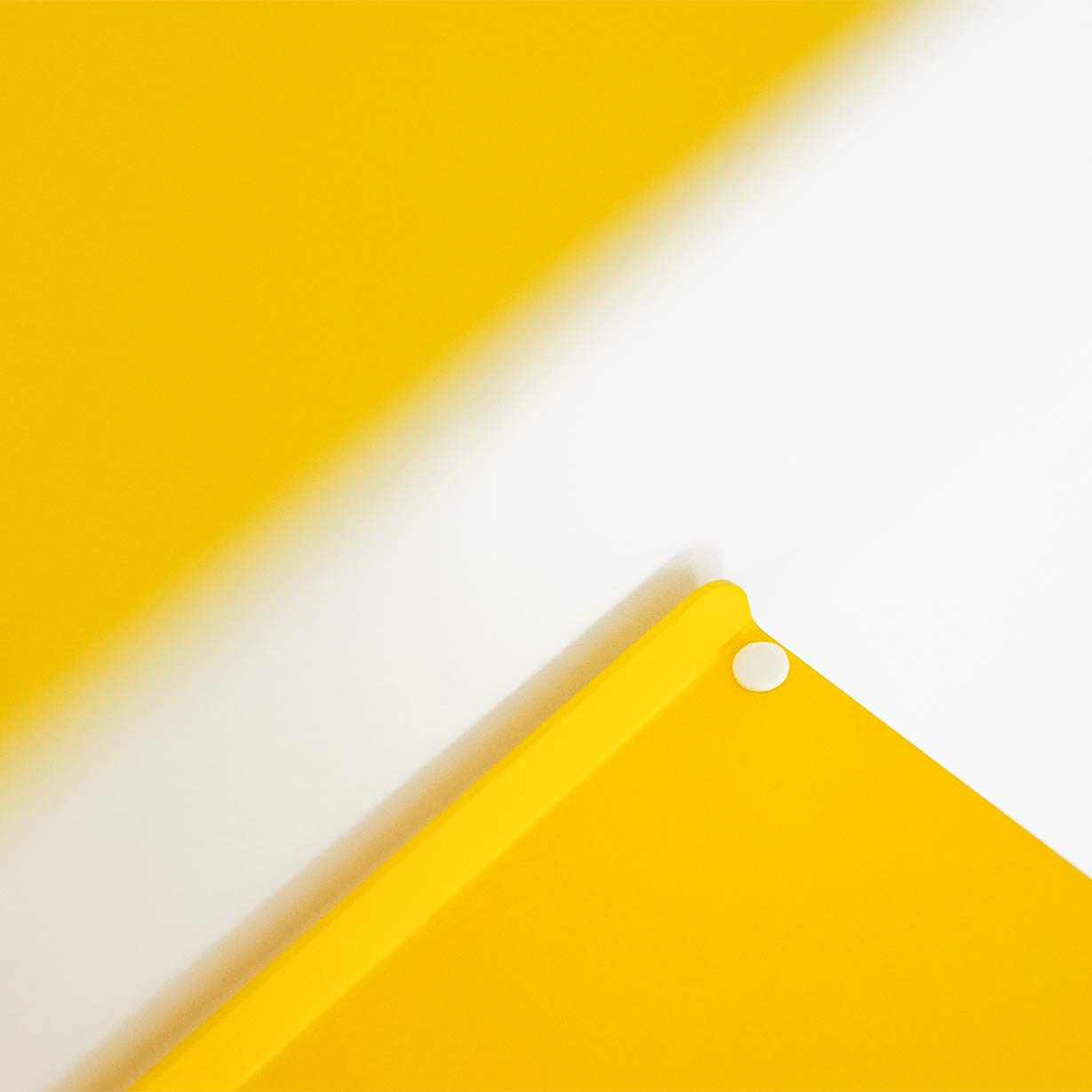 Estructura metálica estantería SAMBA 3 baldas amarillo, diseño modular Barcelona, acero lacado