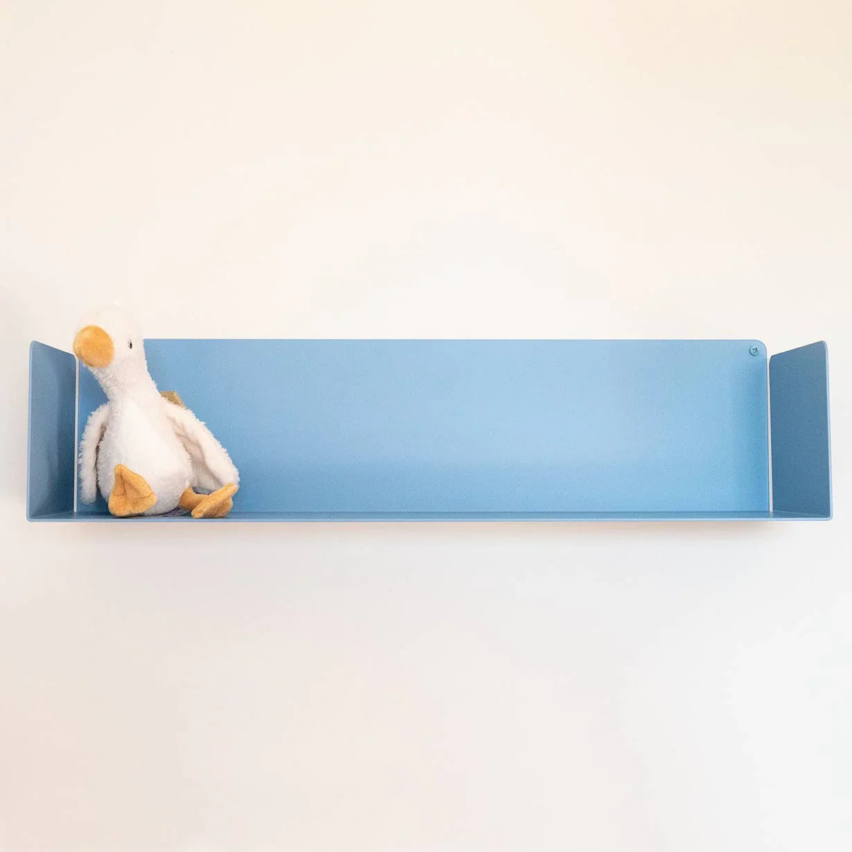 Estantería azul metálica para pared en habitación infantil colorida, 60cm, estilo original moderno
