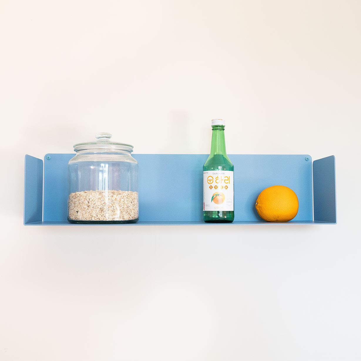 Estante azul de metal flotante en la pared con botes de cocina, 60cm, para libros y decoración, diseño moderno