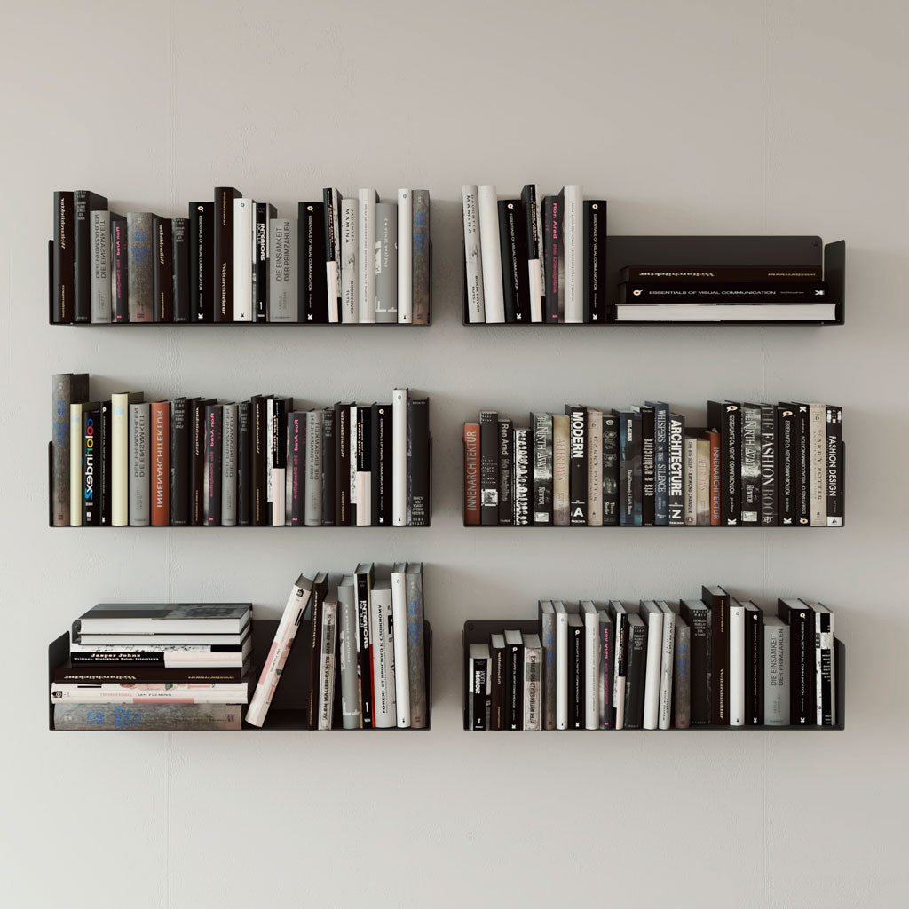 Estantes para libros negros en pared