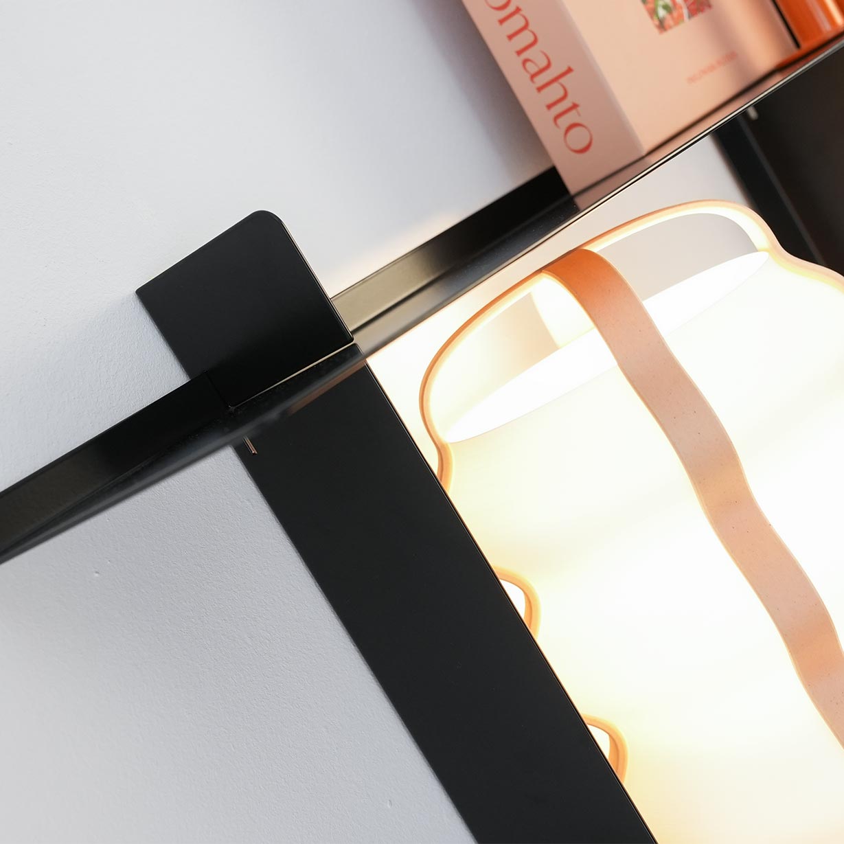 Estantería de diseño para pared, metal negro, libros, plantas, decoración