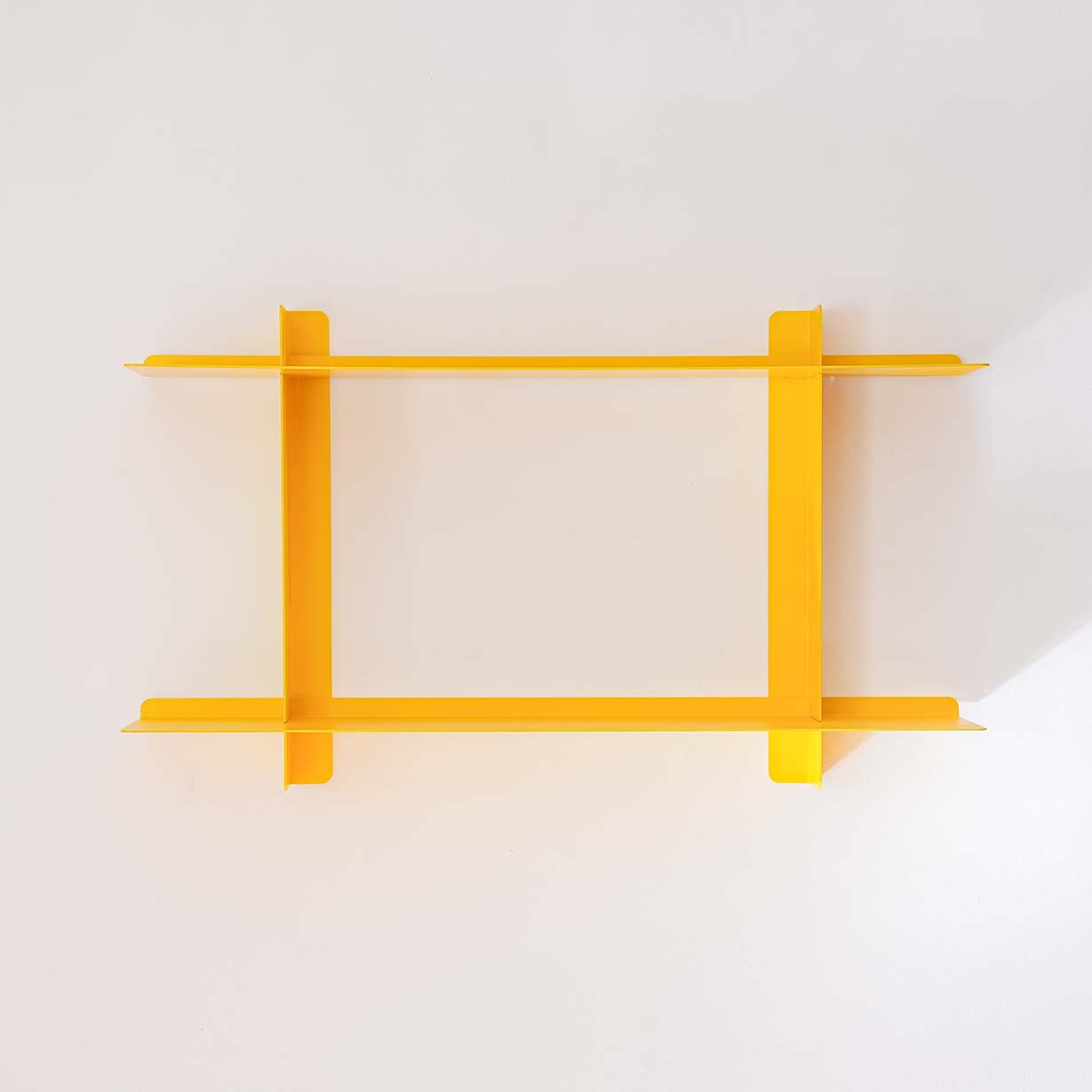 Estantería flotante SAMBA amarilla 2 baldas 75cm, acero, diseño minimalista