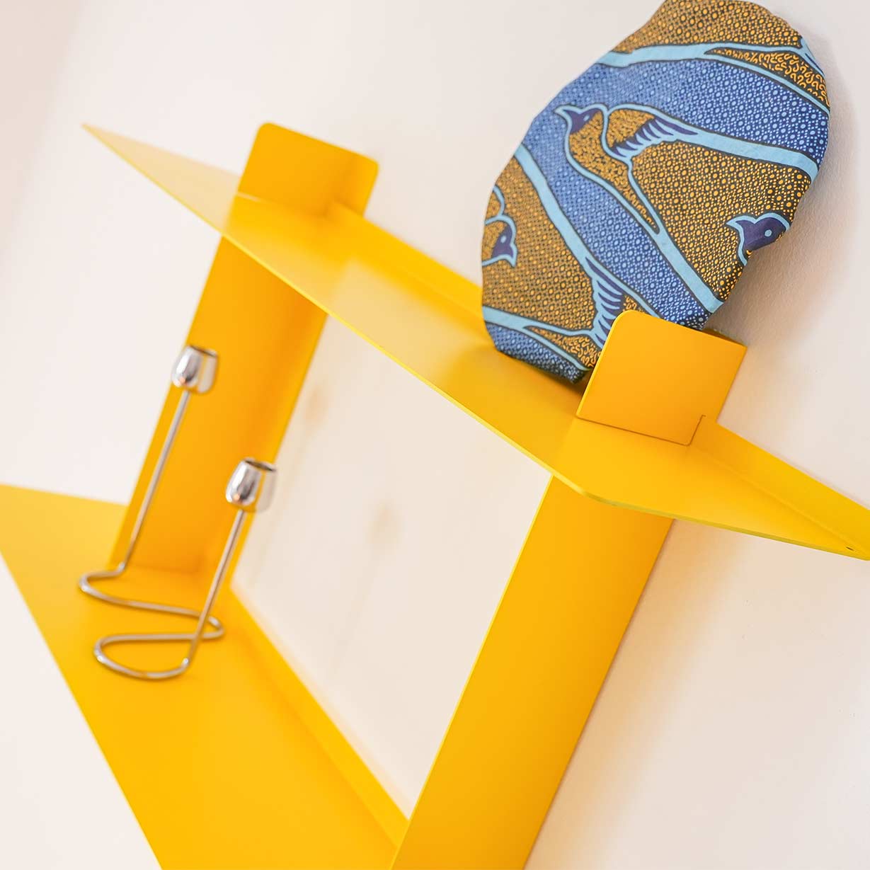 Estante modular de pared SAMBA color amarillo, 2 baldas desplazables, metal, decoración moderna