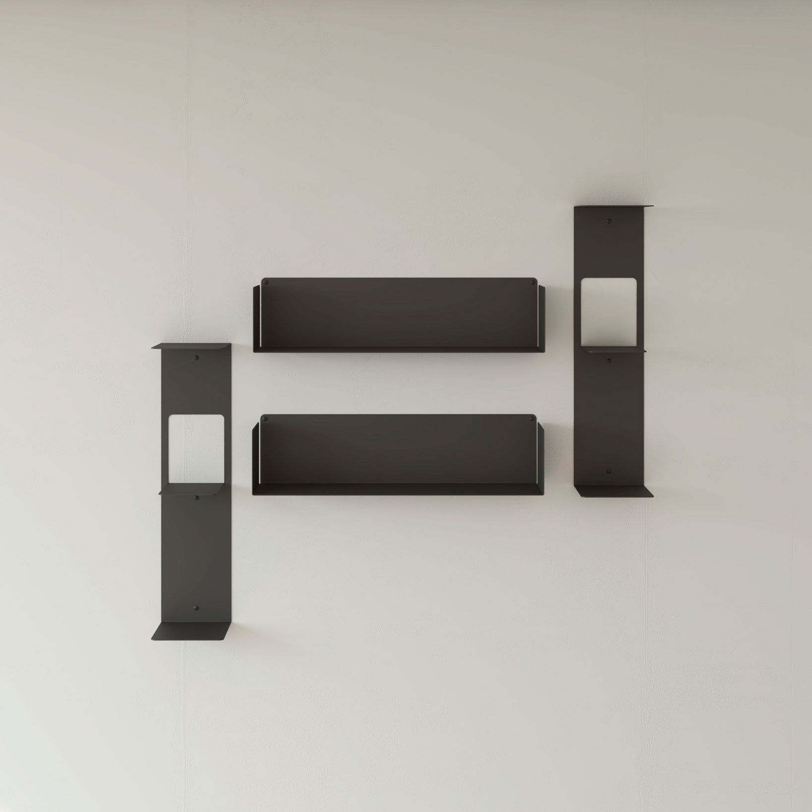 Estantería flotante negra metálica sobre pared, acero robusto
