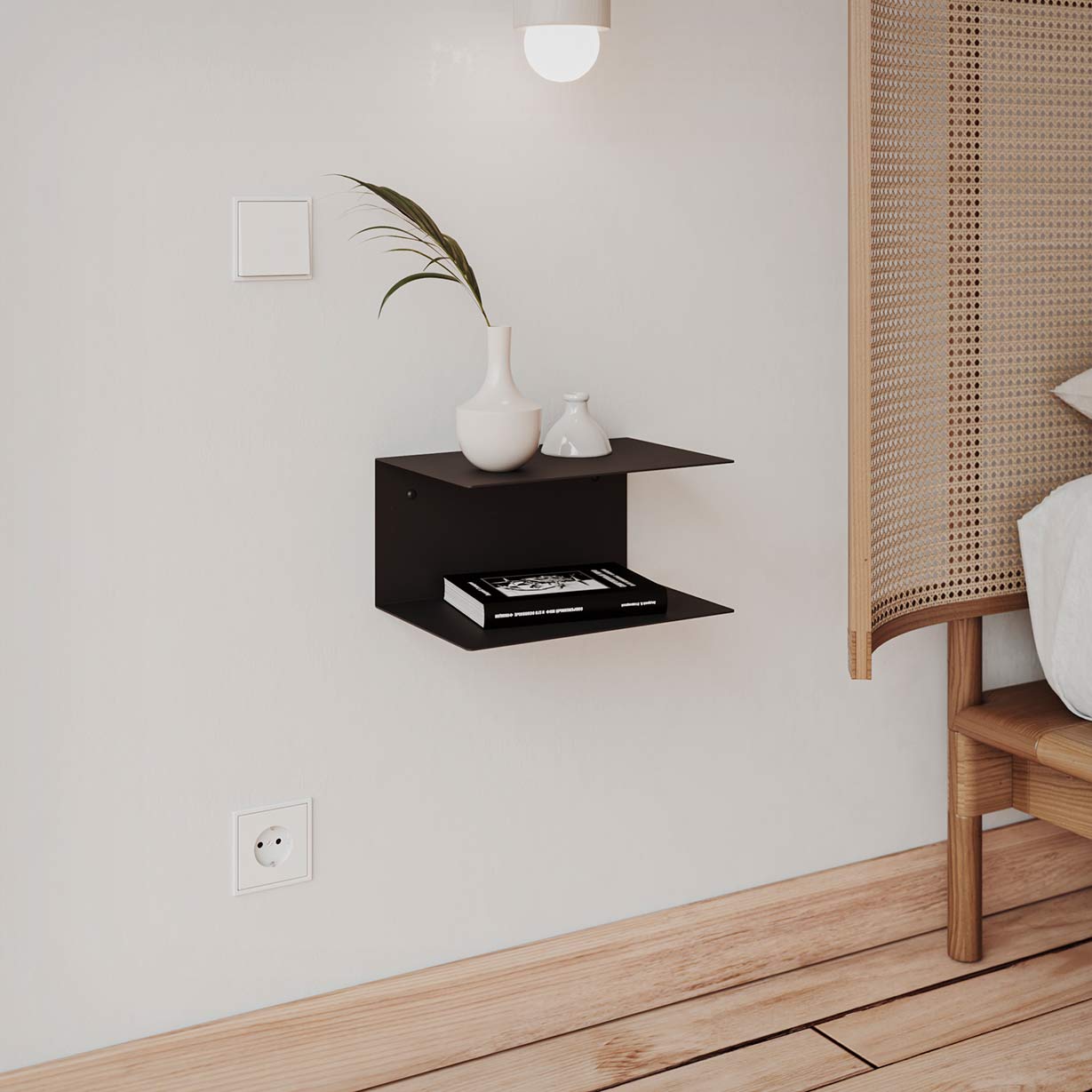 Mesilla de noche flotante de metal negra con 2 baldas