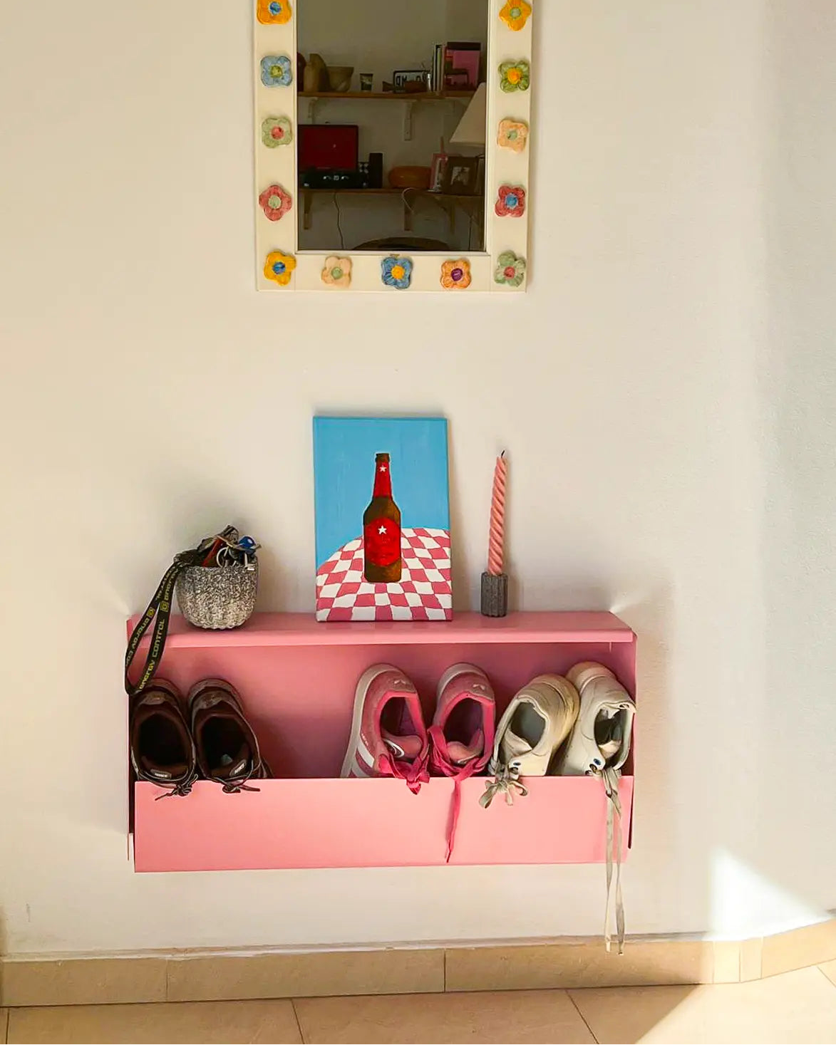 Zapatero flotante acero rosa para recibidor, con 4 pares zapatos, almacenaje