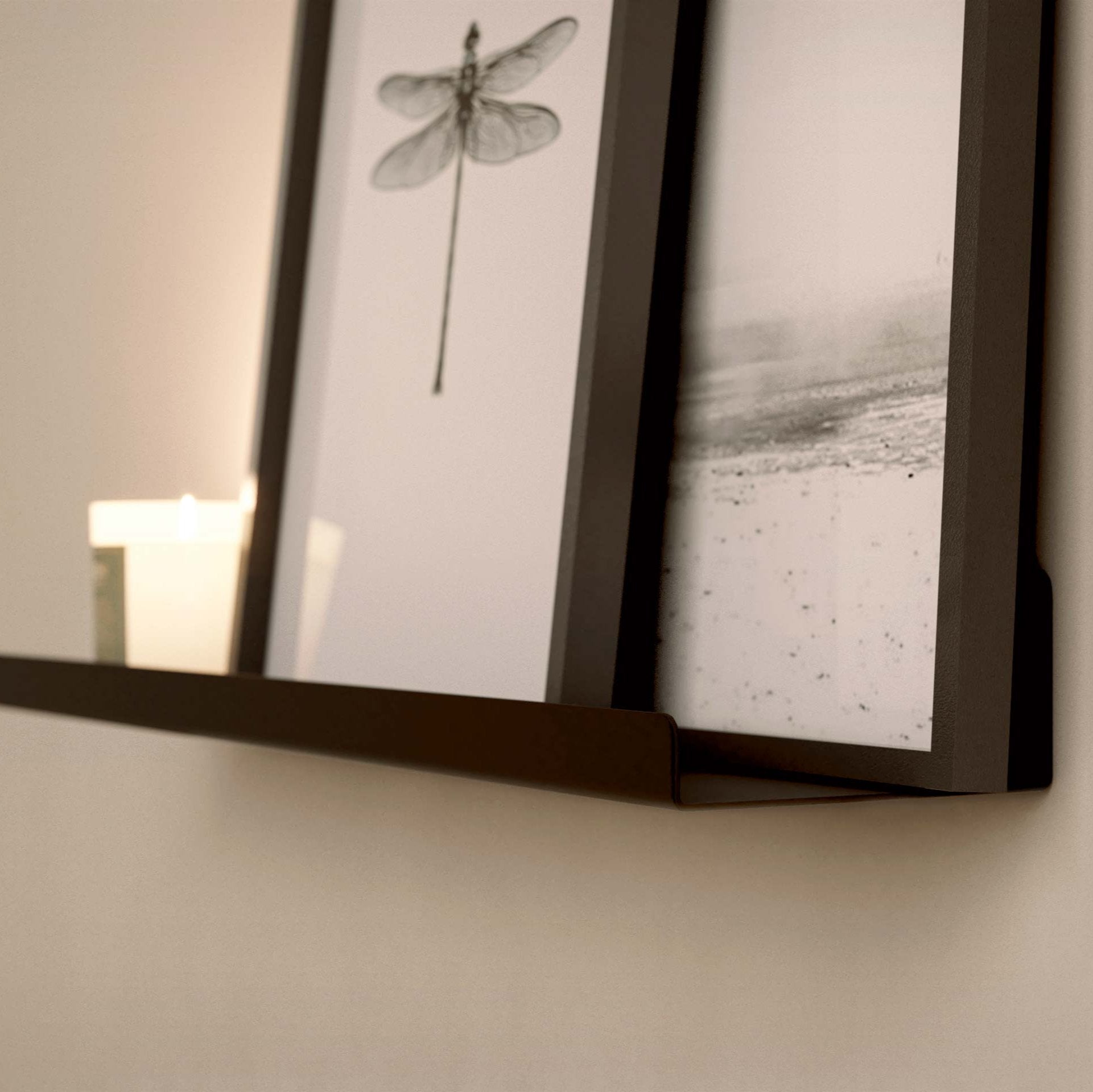 Balda para fotos y cuadros colgada en la pared, metal negro, 45cm