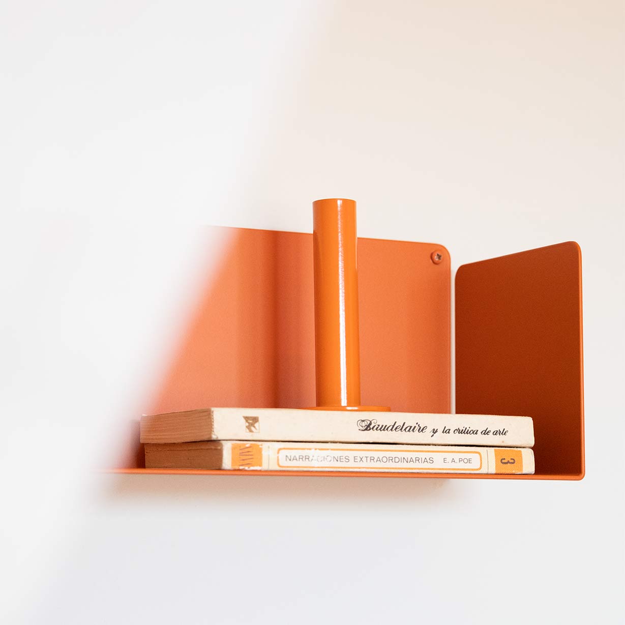 Estante naranja terracota de metal para pared, diseño flotante, moderno y minimalista, 60cm