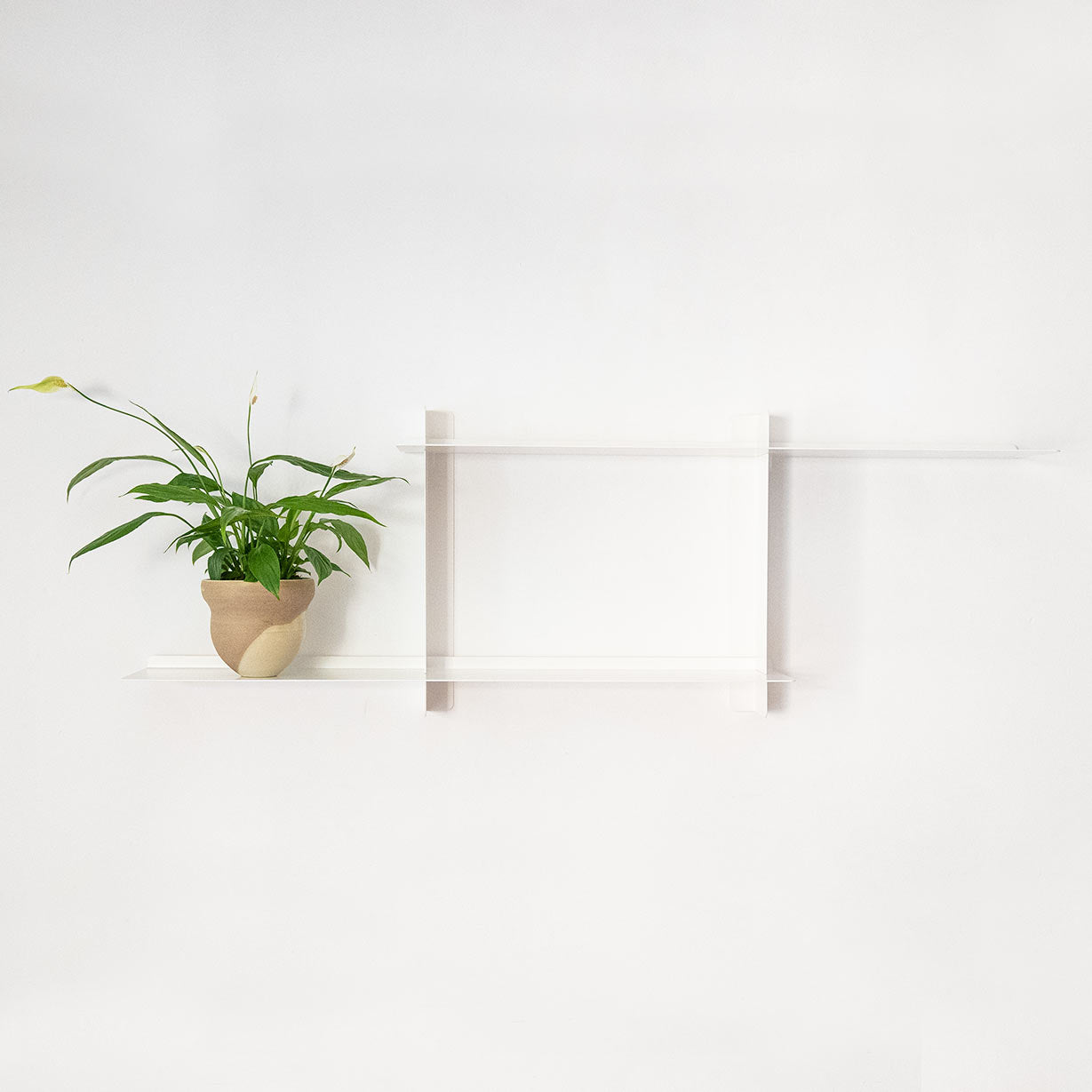 Estantería flotante SAMBA blanca 2 baldas 90cm, acero modular para pared, diseño Barcelona